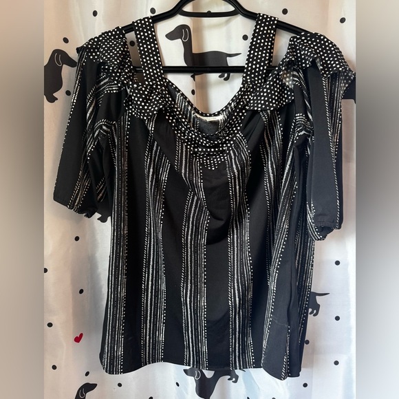 Maurices Black and White Ruched Short Sleeve Blouse - Picture 1 of 4